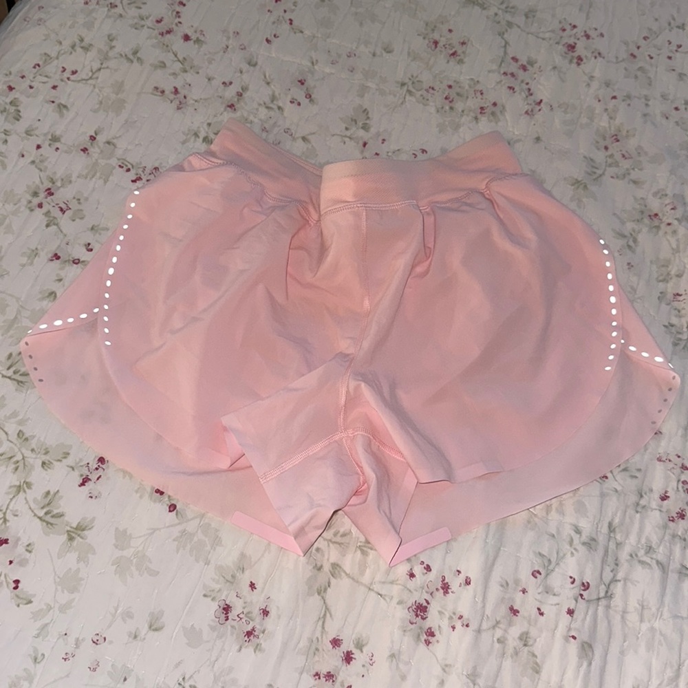 𝗟𝗨𝗟𝗨𝗟𝗘𝗠𝗢𝗡 Find Your Pace High-Rise
Lined Short 3"!